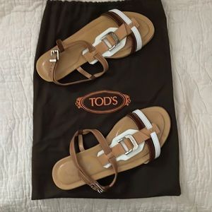 TOD’S LEATHER SANDALS W/DUST BAG